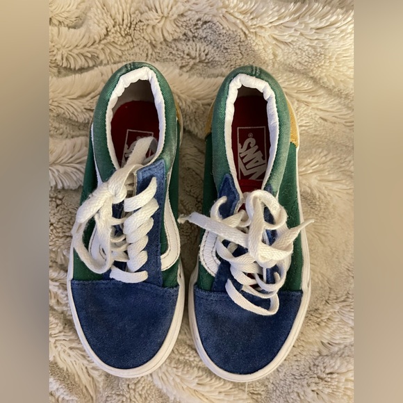 Vans - Picture 9 of 10